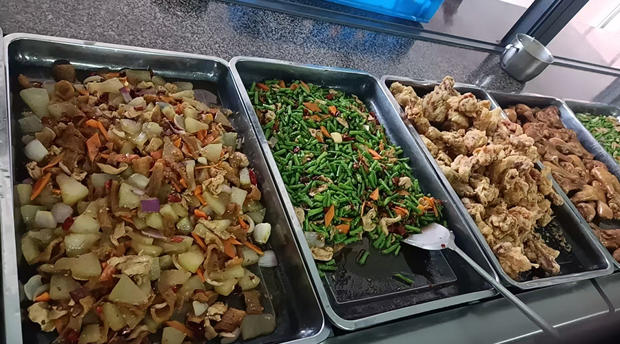 盛夏的來(lái)臨，金環(huán)電器關(guān)懷工人飲食