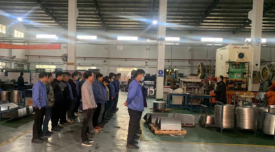 意氣奮發(fā)！金環(huán)電器沖壓車(chē)間組織人員開(kāi)展例行早會(huì )